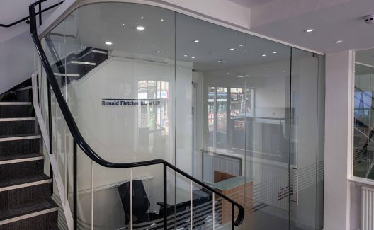glass-curved-partition