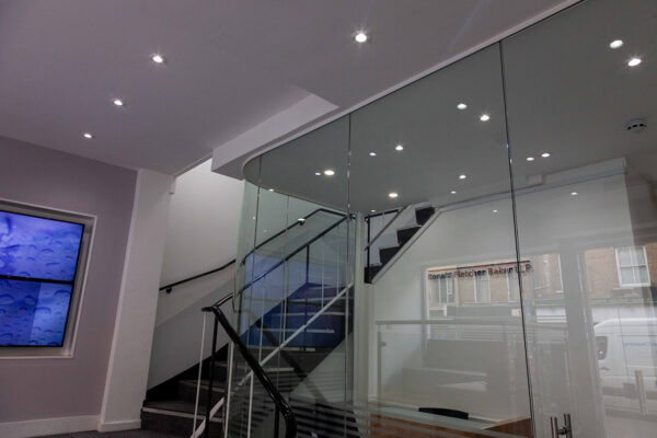 Curved-glass-office