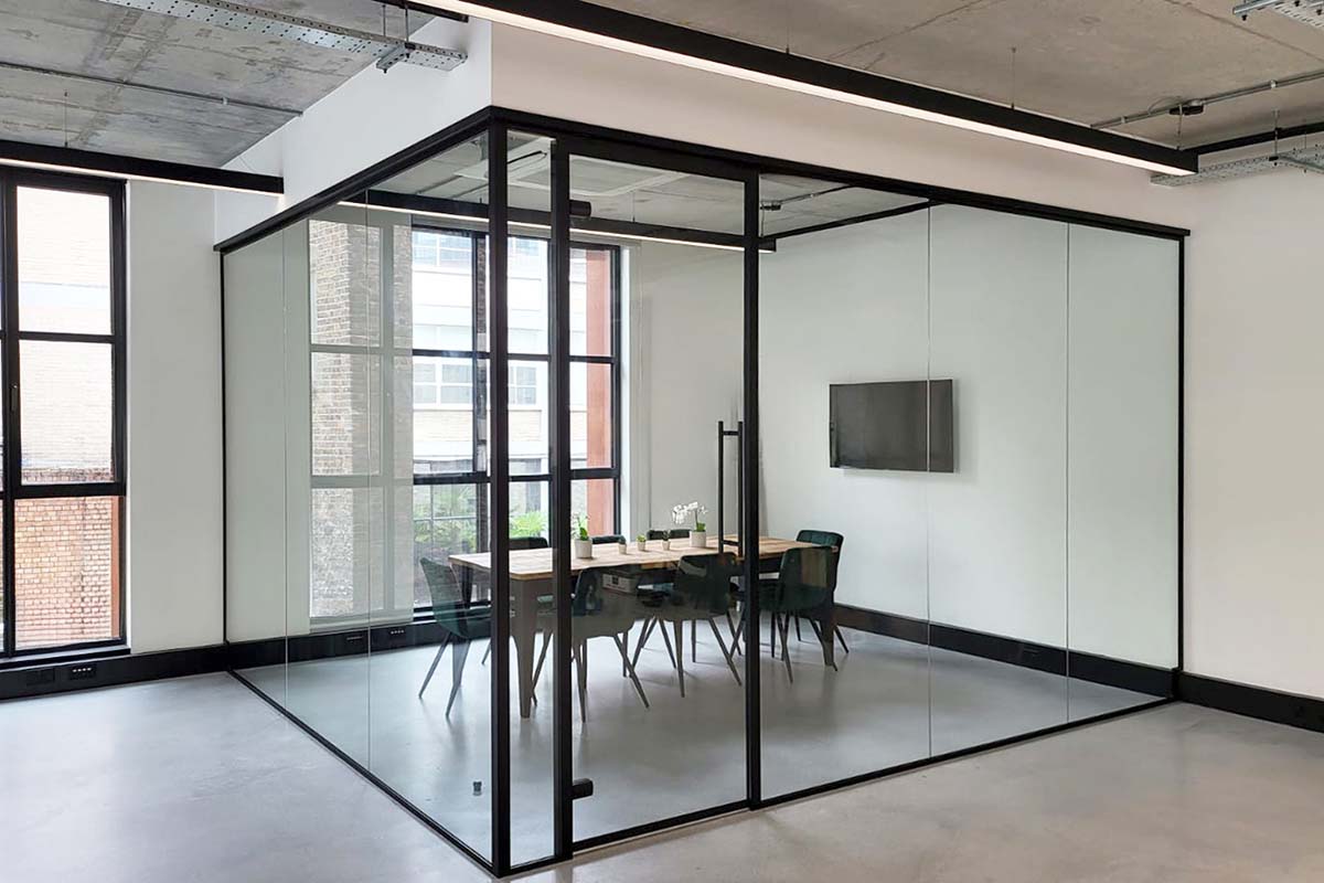 Glass Partitioning Fitting